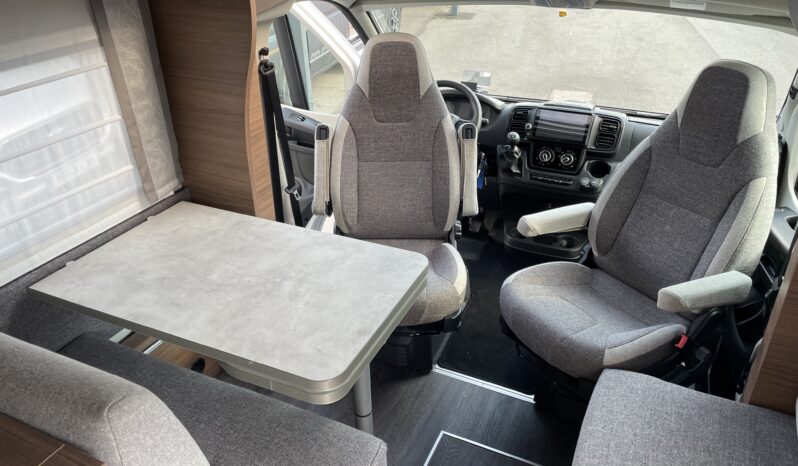 Knaus Live Wave 650 MF pieno