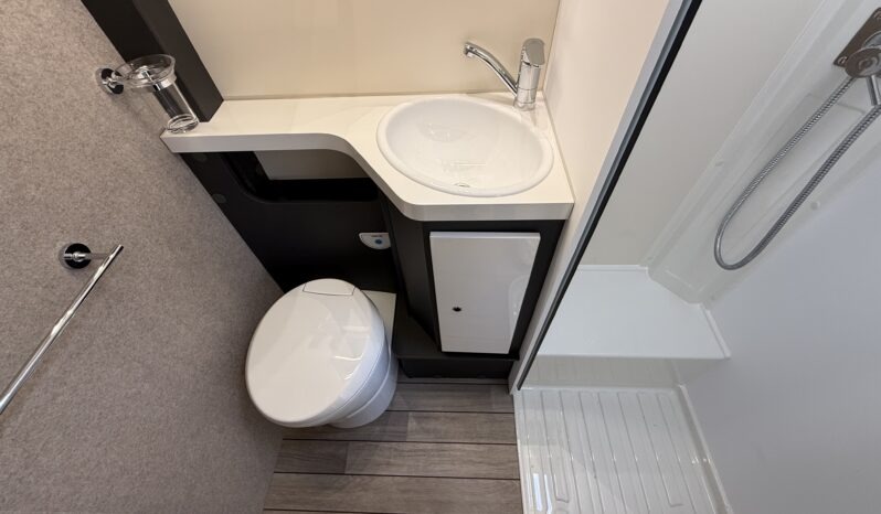 Mc Louis Glamys 320 Ford Transit cambio automatico 2026 pieno